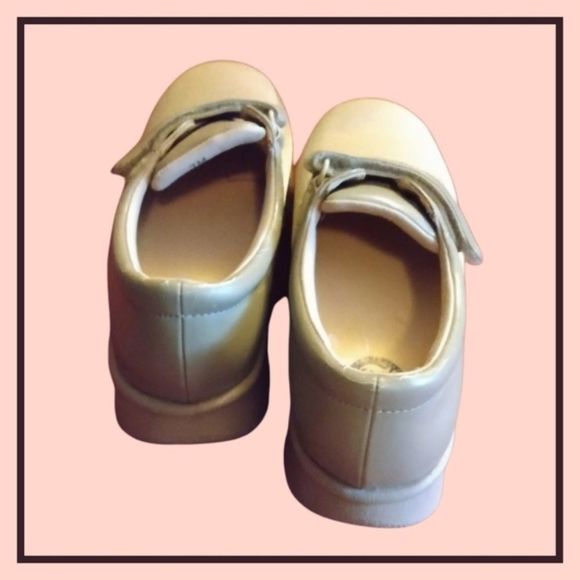 Dr Zen Therapeutic Orthotic Footwear - Picture 2 of 10